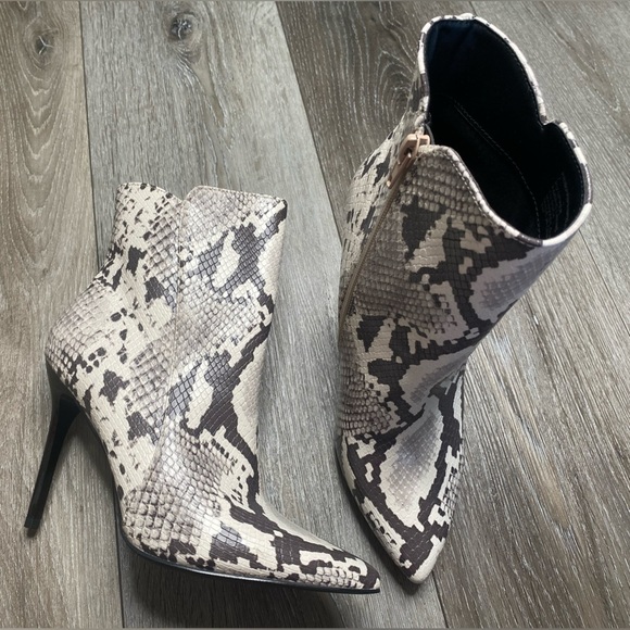 Madden Girl Snake Print Ankle Booties Pointed Toe Primpp/Prim02J1 Size 7 - Picture 7 of 16